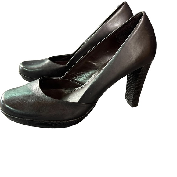 Gianna Bini Size 8 M Dark Brown Leather Pumps 3.50" heel rubber sole. - Picture 1 of 5